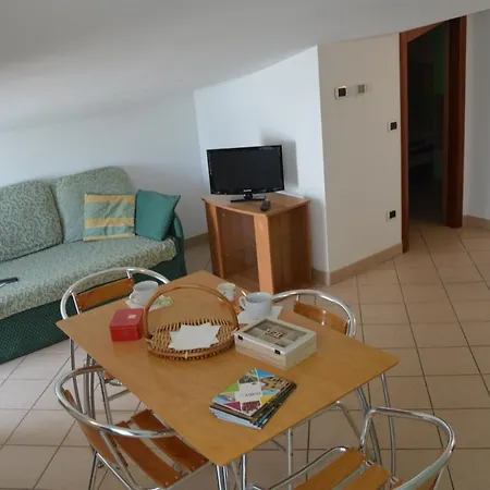 Apartamento Pineta 32 Bilocale Al Mare Con Servizio Spiaggia *