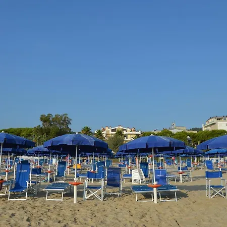 Pineta 32 Bilocale Al Mare Con Servizio Spiaggia * Roseto Degli Abruzzi
