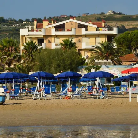 Pineta 32 Bilocale Al Mare Con Servizio Spiaggia Roseto Degli Abruzzi