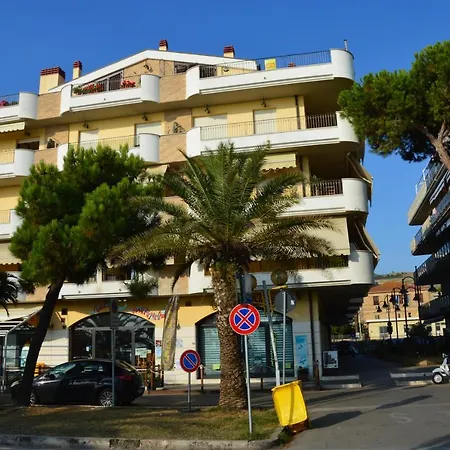 Pineta 32 Bilocale Al Mare Con Servizio Spiaggia Apartamento Roseto Degli Abruzzi