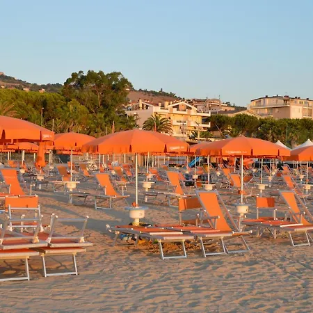 Apartamento Pineta 32 Bilocale Al Mare Con Servizio Spiaggia